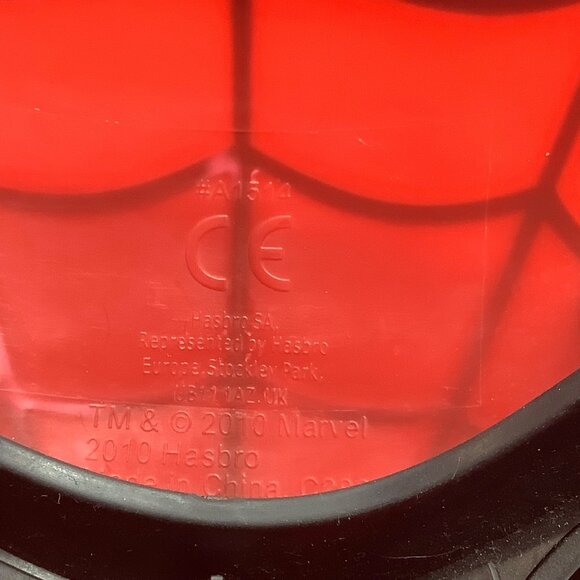 Marvel Spider-Man Red & Black Kids Play Mask Hasbro Costume 3D Elastic Strap - Picture 3 of 3